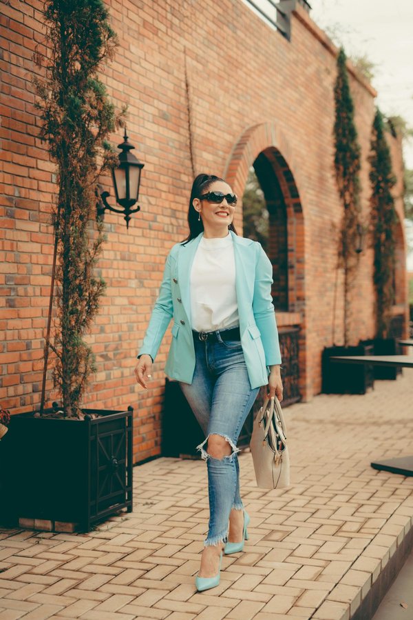 Comment Adopter les Tendances de la Mode Féminine avec Style